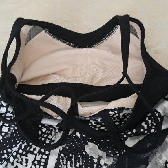 Lululemon free flowing static mist  tank - Picture 7 of 8